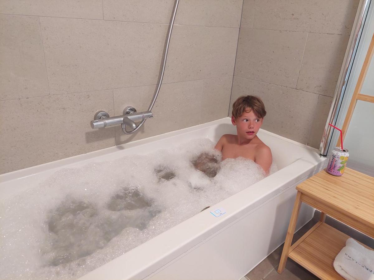 Vakantiewoning Met Permanent Verwarmd Zwembad En Sauna Koekelare Exteriör bild