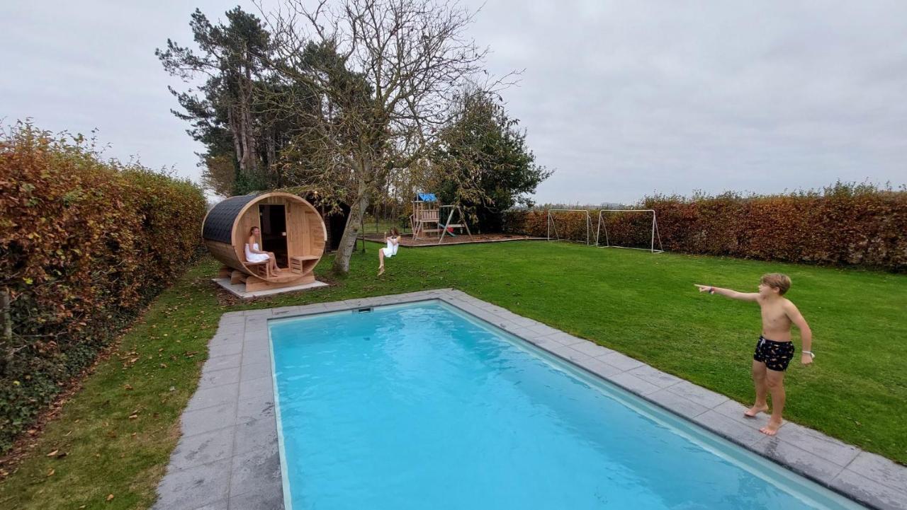 Vakantiewoning Met Permanent Verwarmd Zwembad En Sauna Koekelare Exteriör bild