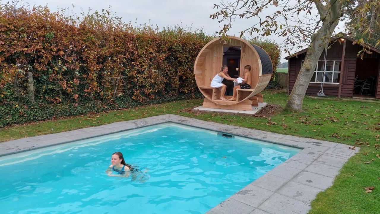 Vakantiewoning Met Permanent Verwarmd Zwembad En Sauna Koekelare Exteriör bild